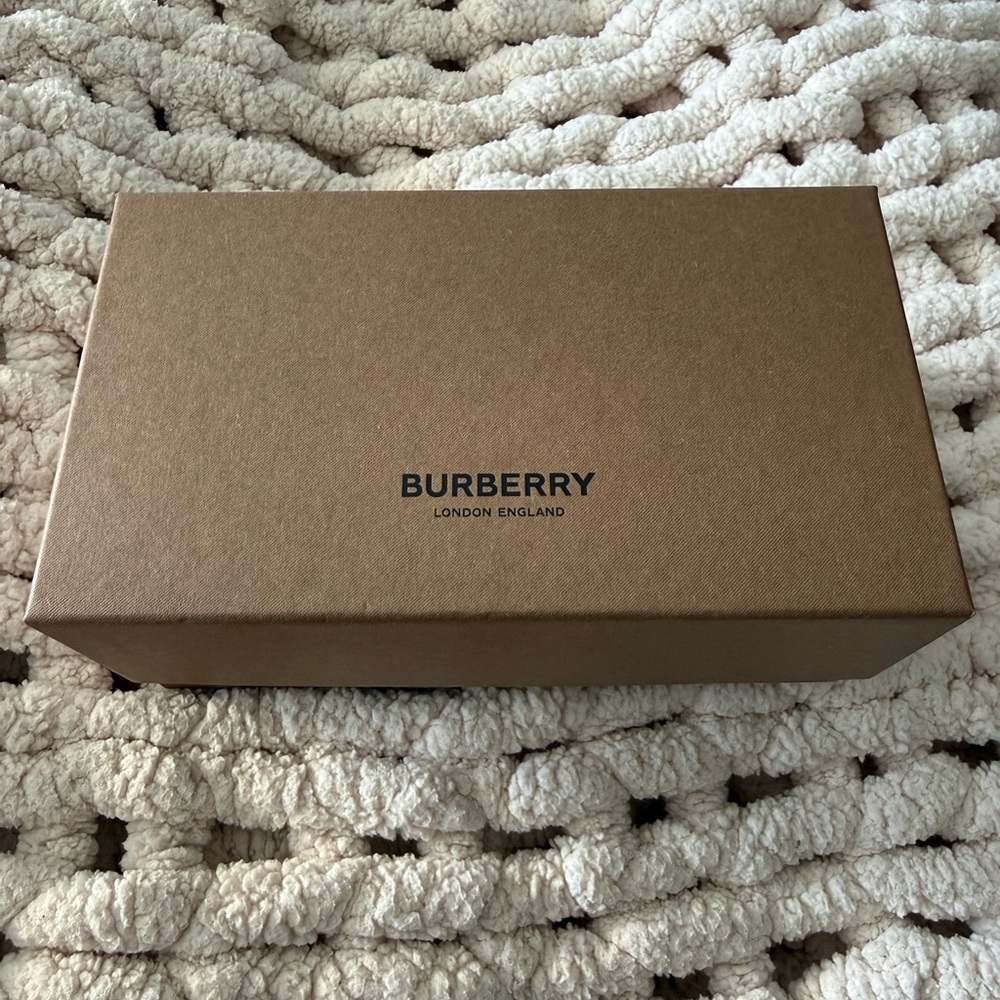 Burberry Black Sunglasses OBE4216 - Picture 2 of 4